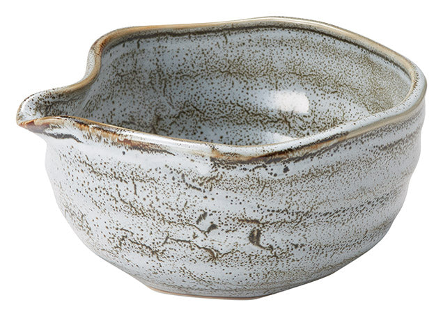 Seiangama: Yuzu White Matcha Bowl with Pouring Lip 柚子白パーティー抹茶椀