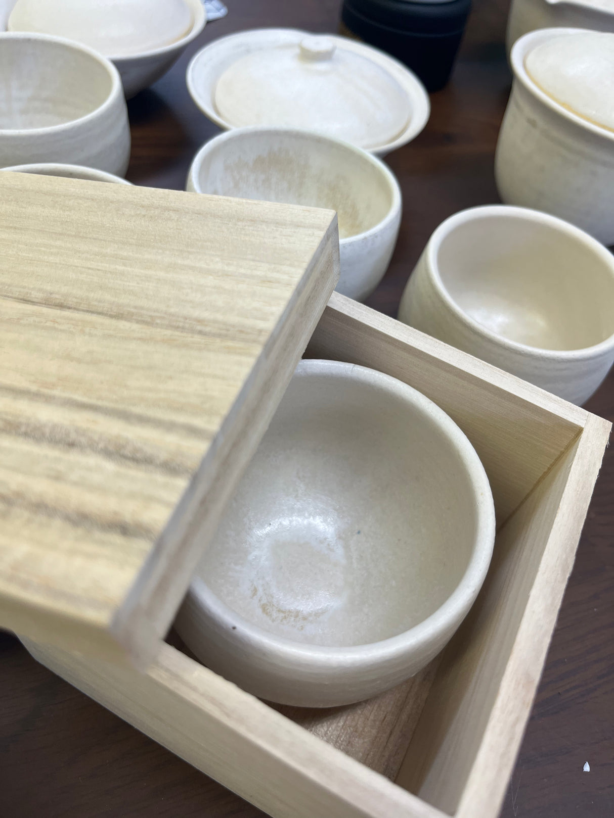 Mayako Nagasawan pyöreä teekuppi