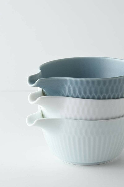 小田陶器:さざなみ模様 注ぎ口付磁器鉢(白) 小田陶器さざなみ片口小鉢(白)