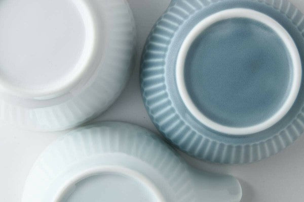 小田陶器:さざなみ模様 注ぎ口付磁器鉢(白) 小田陶器さざなみ片口小鉢(白)