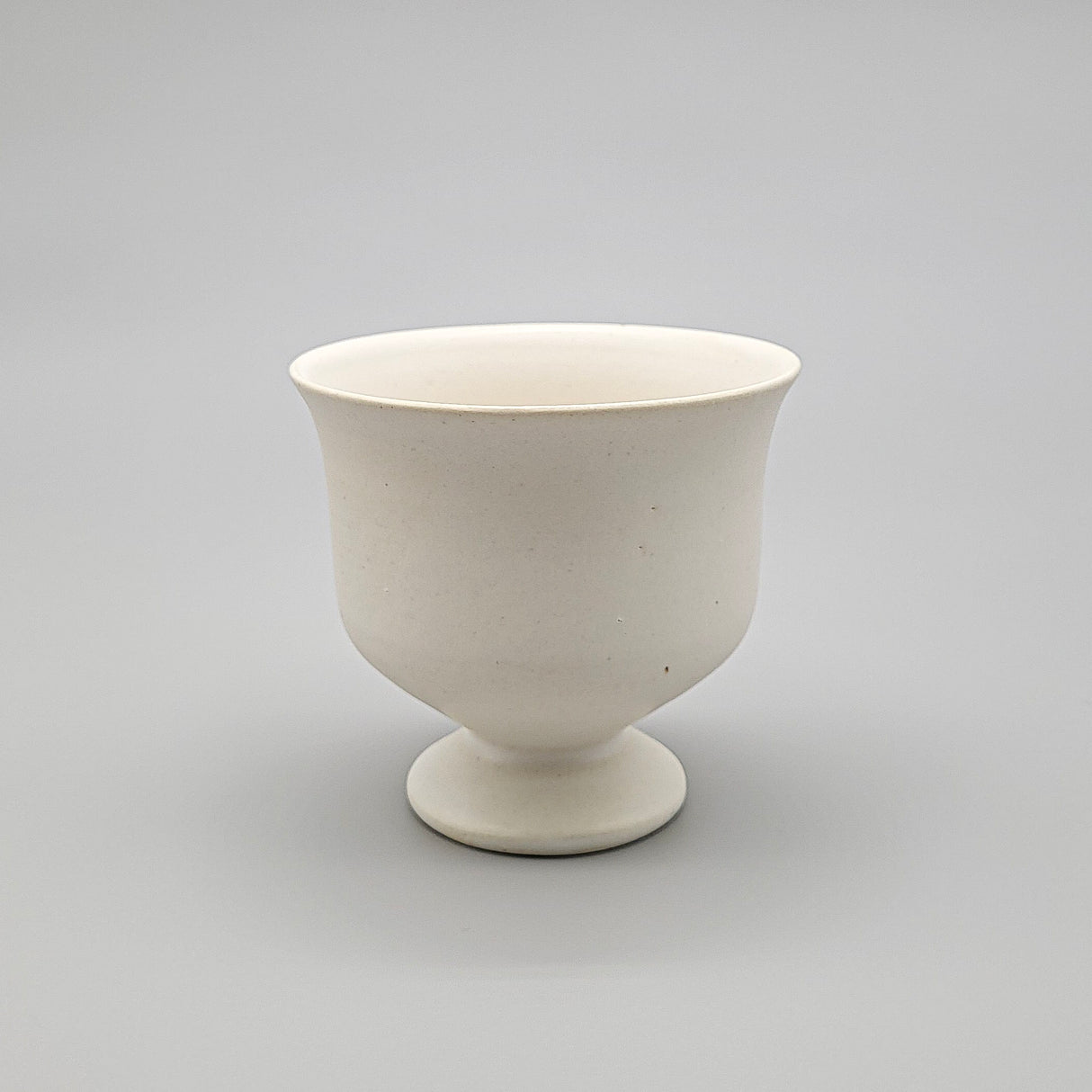 Emui × YUNOMI / HAKU Goblet(Handmade Ceramic / 桐箱入りユノミオリジナル) yunomi.life