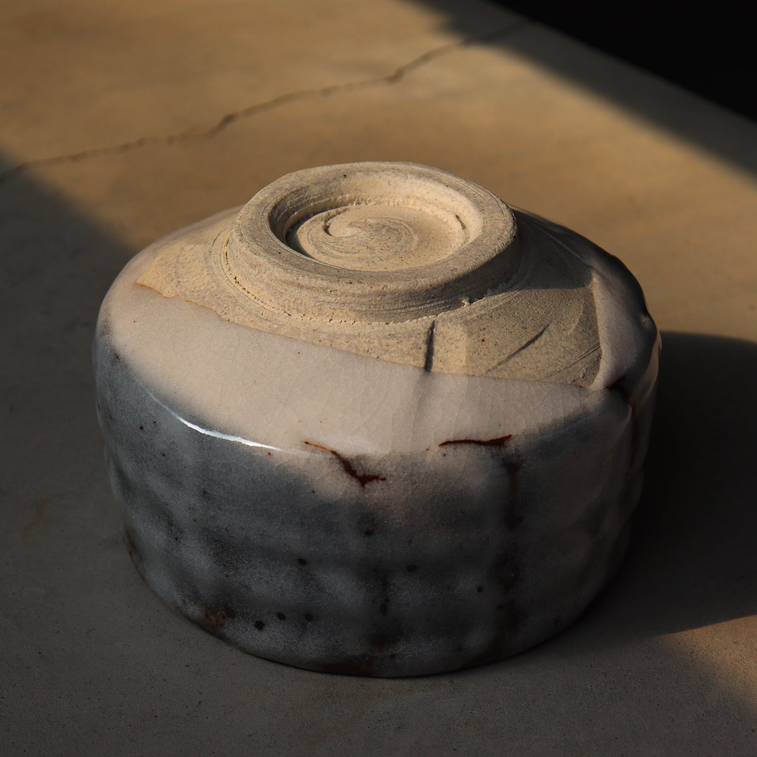 Seiangama: Oni Shino Matcha Bowl オニ志野抹茶椀