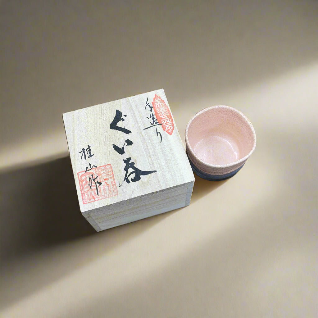 Keizan Kiln: Handcrafted Shino Aikake Guinomi Cup with Wooden Box 桂山作:手造り志野藍掛けぐい呑