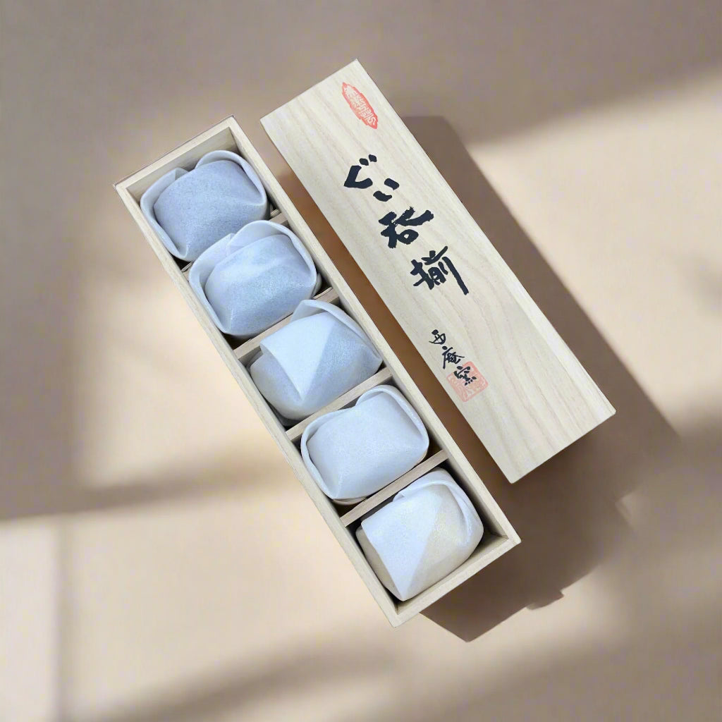 Seiangama: Handmade Mino-yaki Guinomi Cup 5 Piece Set with Wooden Box 手造り五様ぐい呑揃