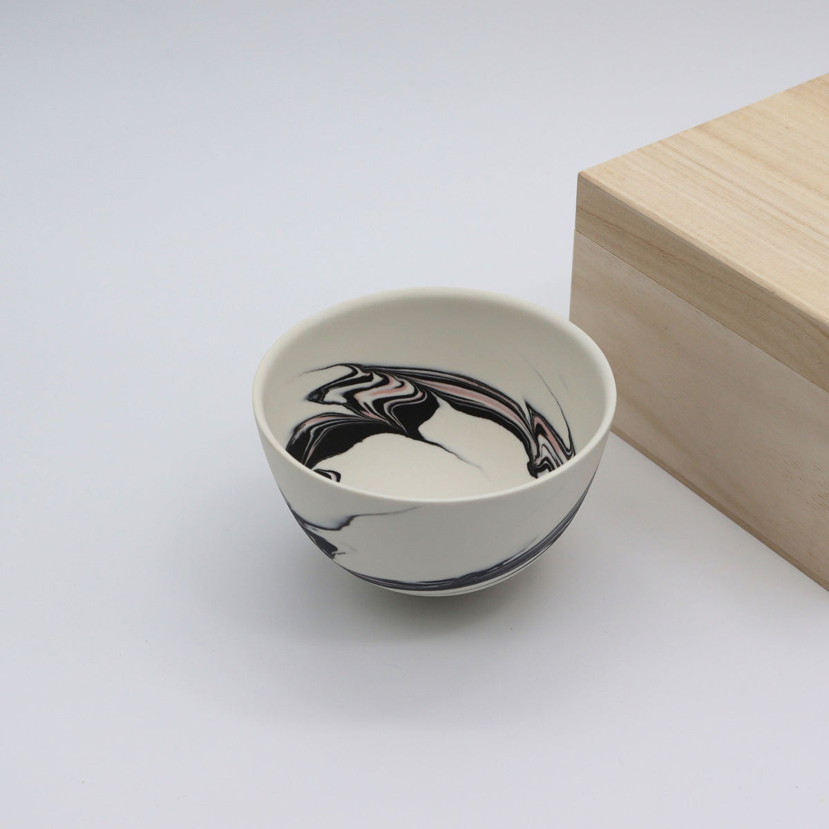 Shinro Yamamoto: Marble Porcelain Bowl yunomi.life