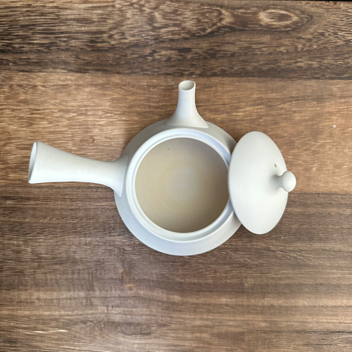 藤田徳太 Y337(限定):たまご白三角 常滑急須(セラミックメッシュストレーナー付き)(230ml)