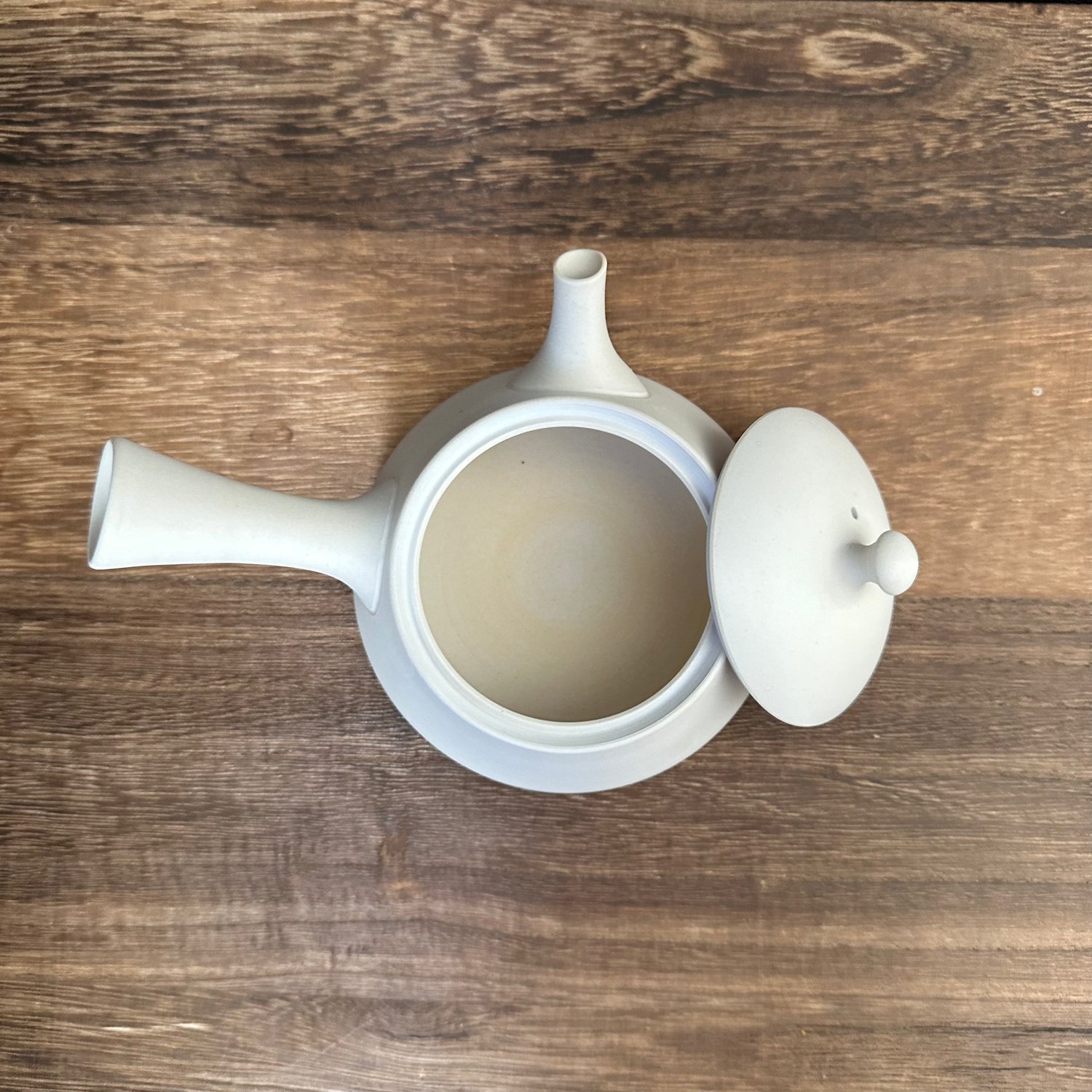 藤田徳太 Y337(限定):たまご白三角 常滑急須(セラミックメッシュストレーナー付き)(230ml)