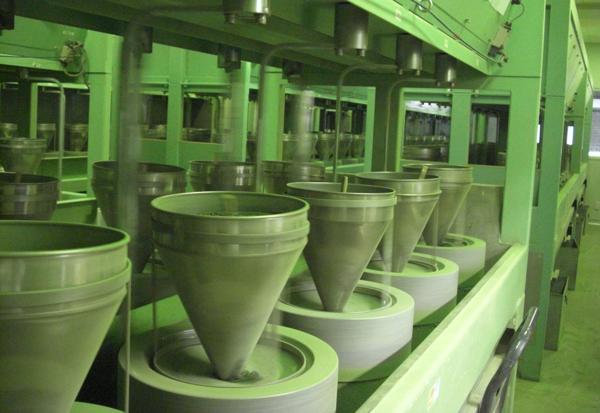 卸売
(予約注文 - 納期は4~6ヶ月程度) #0786.TX 湯呑み抹茶: 自然栽培 - ナルト - プレミアムバリスタグレード (石臼挽き)