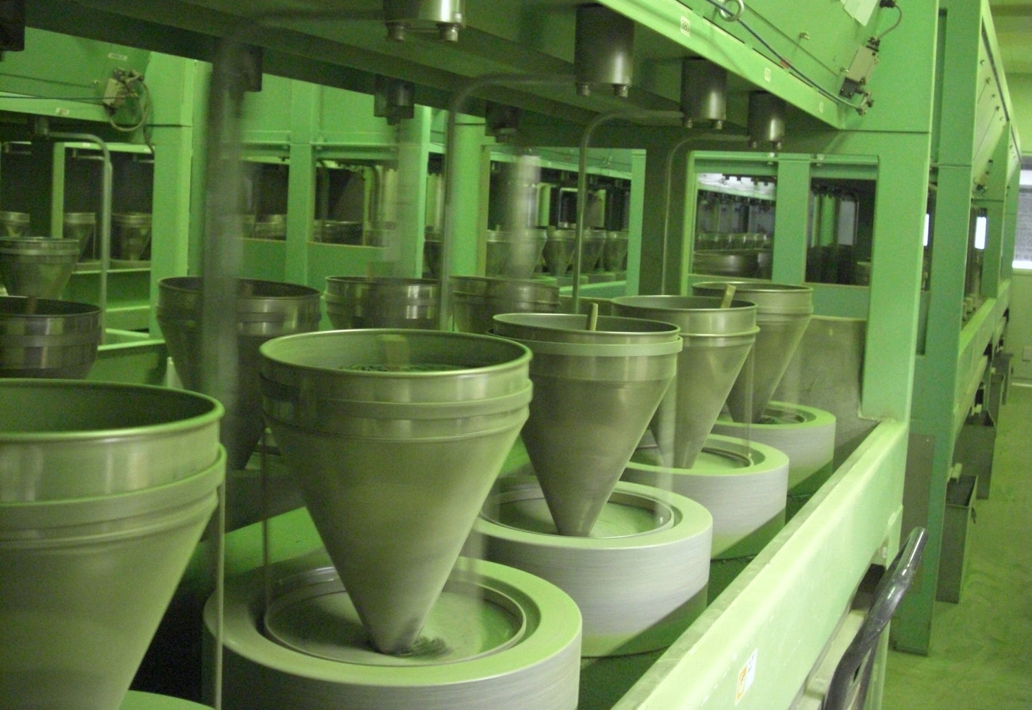 卸売
(予約注文 - 納期は4~6ヶ月程度) #0786.TX 湯呑み抹茶: 自然栽培 - ナルト - プレミアムバリスタグレード (石臼挽き)