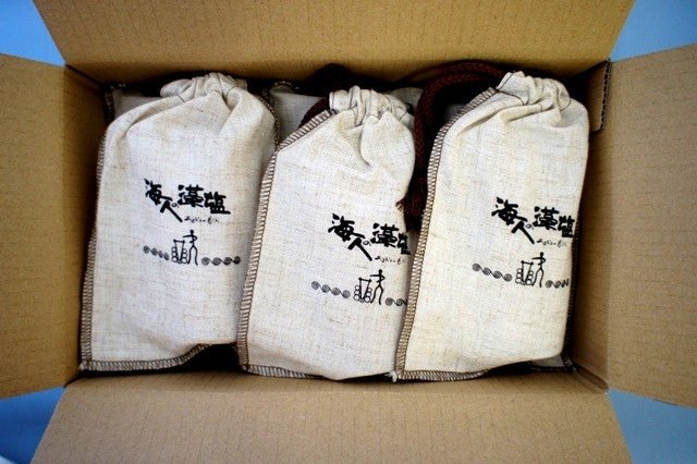 Amabito no Moshio Gourmet Seaweed Salt with Gift Bag by Kamagari Bussan - Yunomi.life