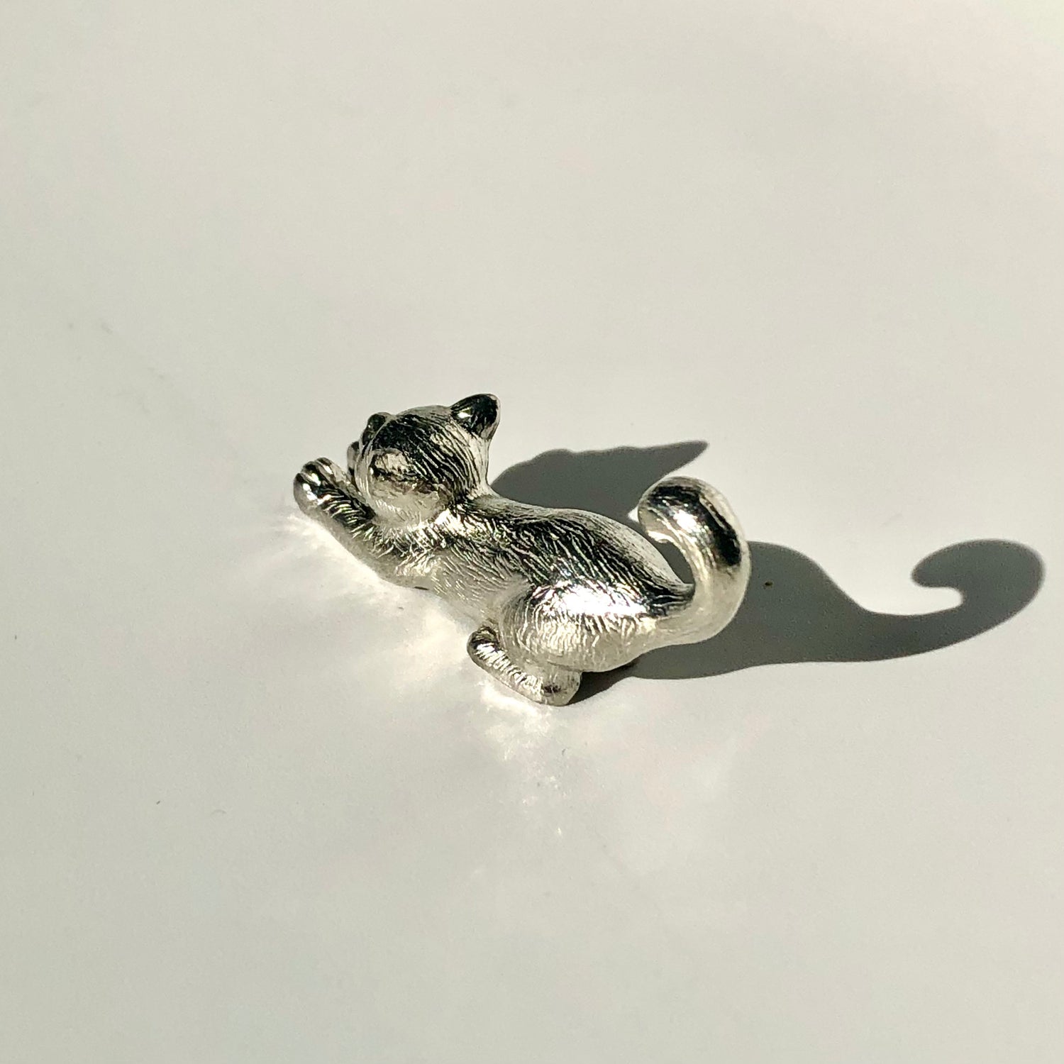 Käsintehty Tin Chopstick Rest Cat #05, Stretching Cat 錫製のび猫