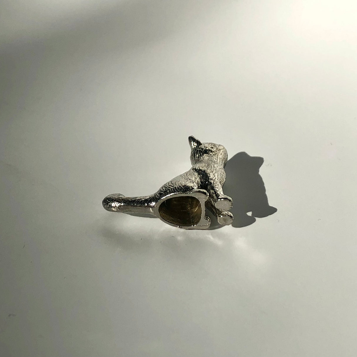 Käsintehty Tin Chopstick Rest Cat #03, Pleading Cat 錫製おねだり猫