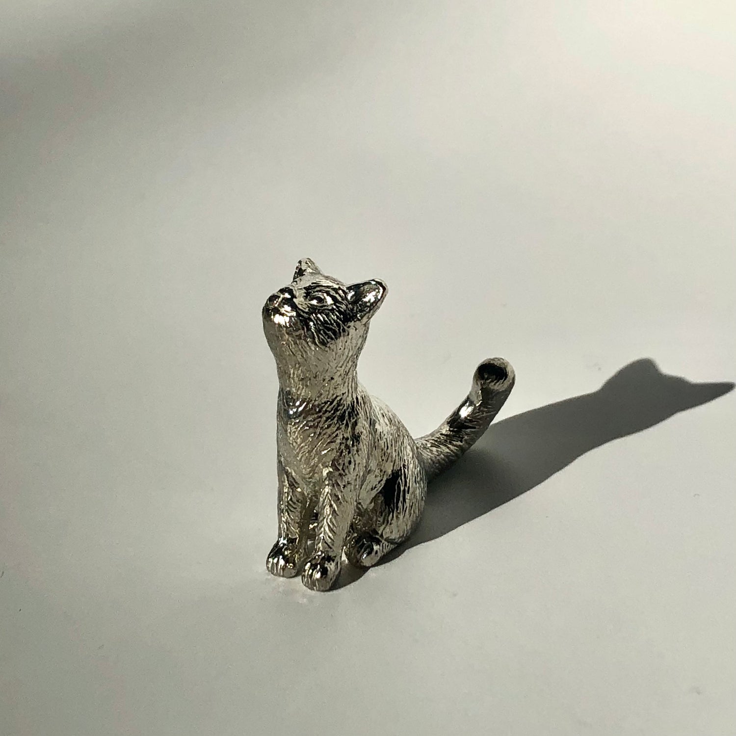 Käsintehty Tin Chopstick Rest Cat #03, Pleading Cat 錫製おねだり猫