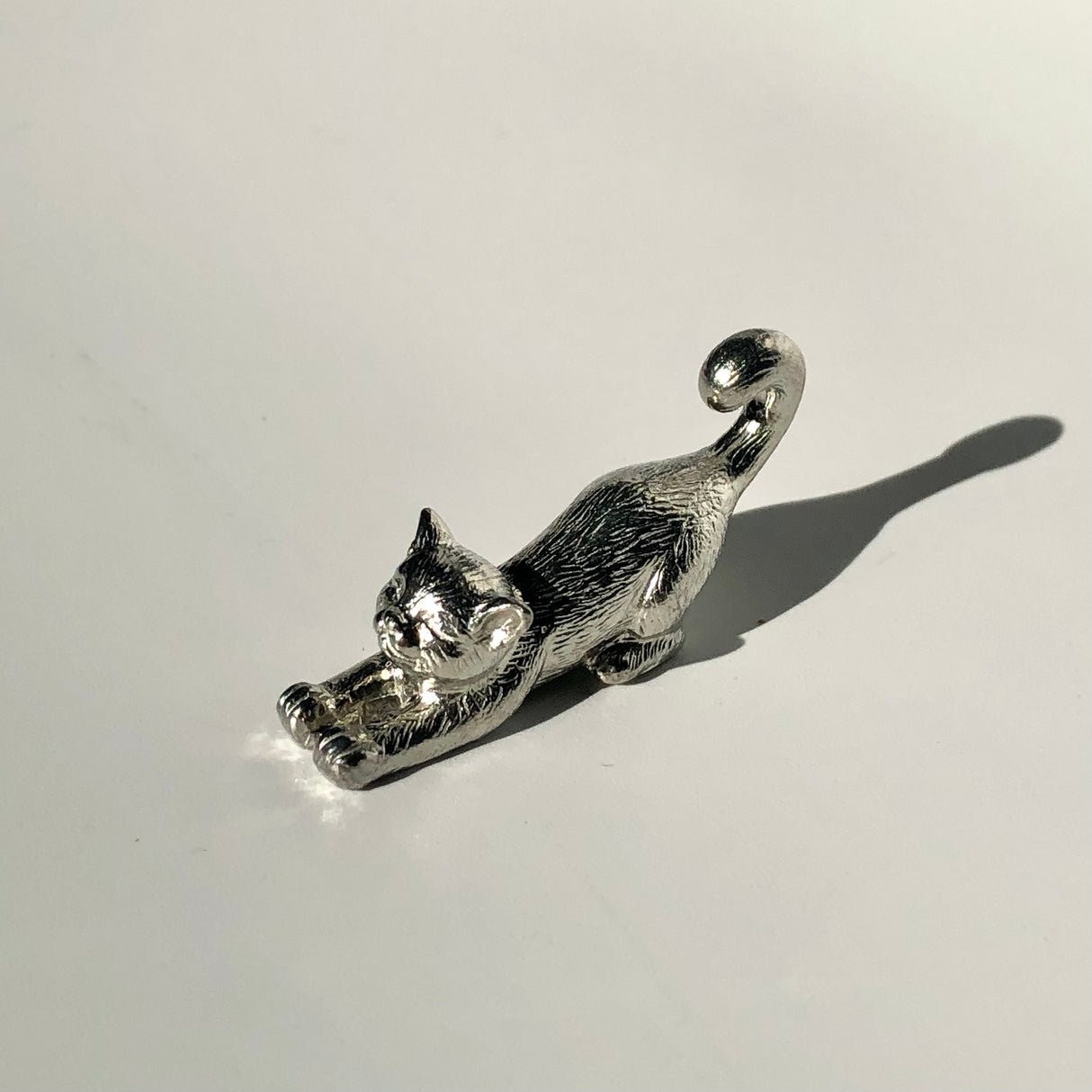 Käsintehty Tin Chopstick Rest Cat #05, Stretching Cat 錫製のび猫