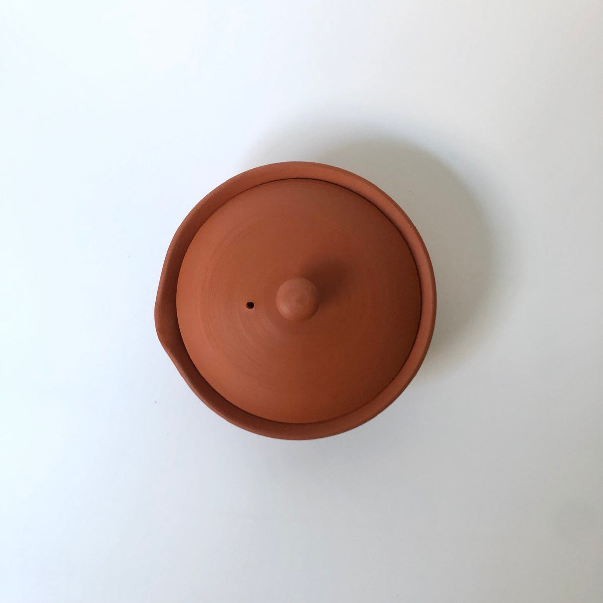 Isobe Ceramics mi181: Tokoname Shiboridashi Kyusu Crimson 60 ml - Yunomi.life