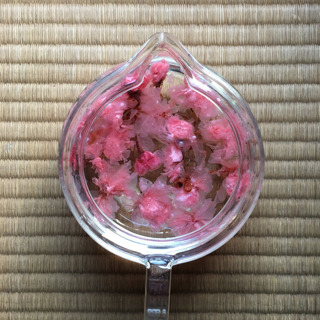 Obubu Tea: Sakura Flowers Herbal Tea - Yunomi.life