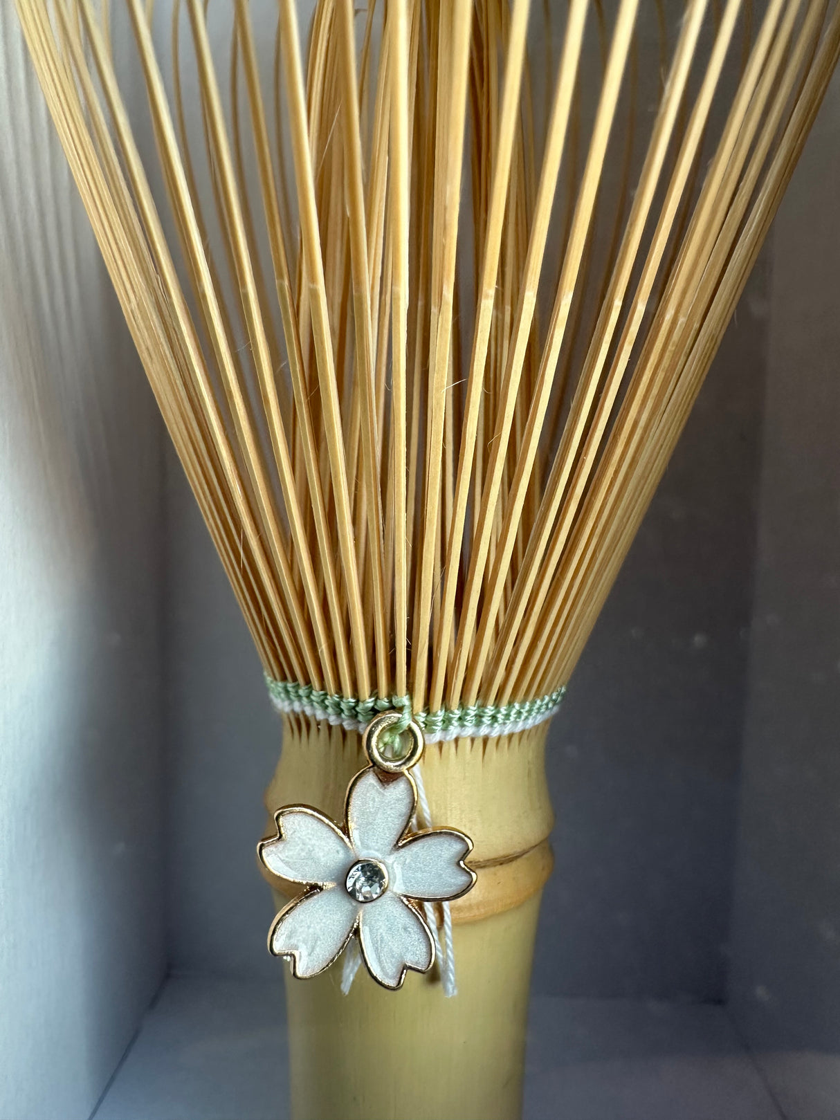 Suikaen: Chasen Matcha Whisk, Laughter (Light Green Emi, 笑) - Yunomi.Cafe display unit (unopened)