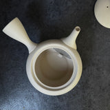 Shoko Kiln (F414): Clouds Taira - Off White Clay Kyusu Tea Pot (300 ml) 晶光白泥平丸急須