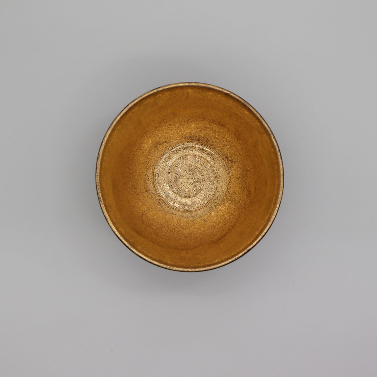 Hasamiyaki Matcha Tea Bowl – Black with Gold 波佐見焼の抹茶碗　黒吹金彩碗金