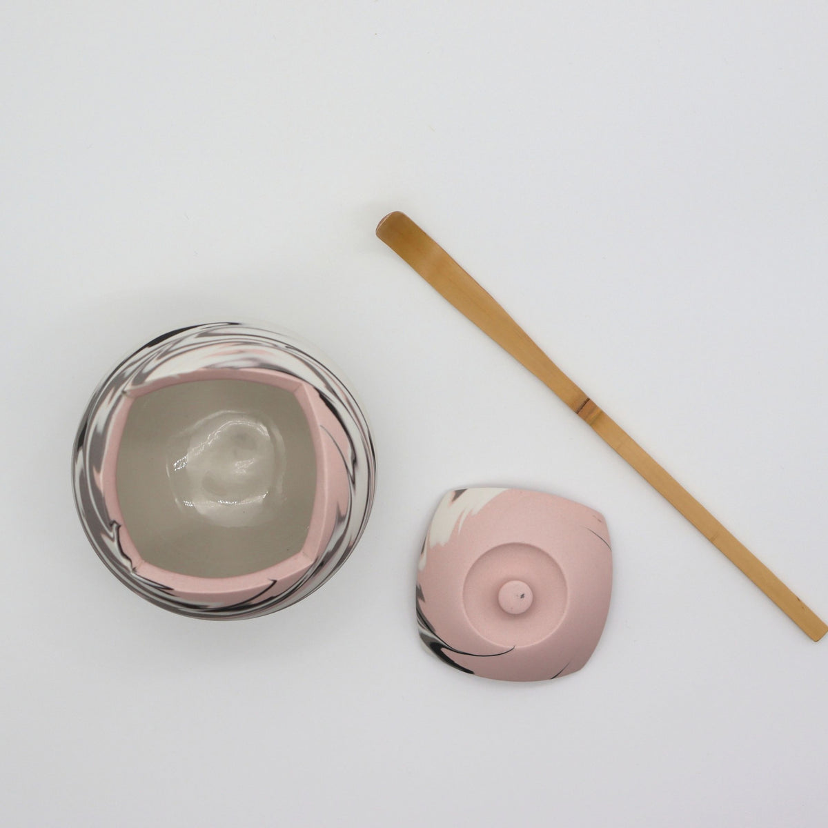 [One-of-a-Kind] Shinro Yamamoto: Marble Porcelain Natsume A / Lidded Container (Pink) yunomi.life