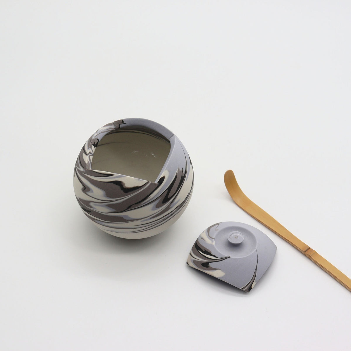 [One-of-a-Kind] Shinro Yamamoto: Marble Porcelain Natsume A / Lidded Container (Blue) yunomi.life