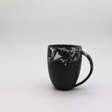 Shinro Yamamoto: Marble Porcelain Mug Cup (Black) yunomi.life