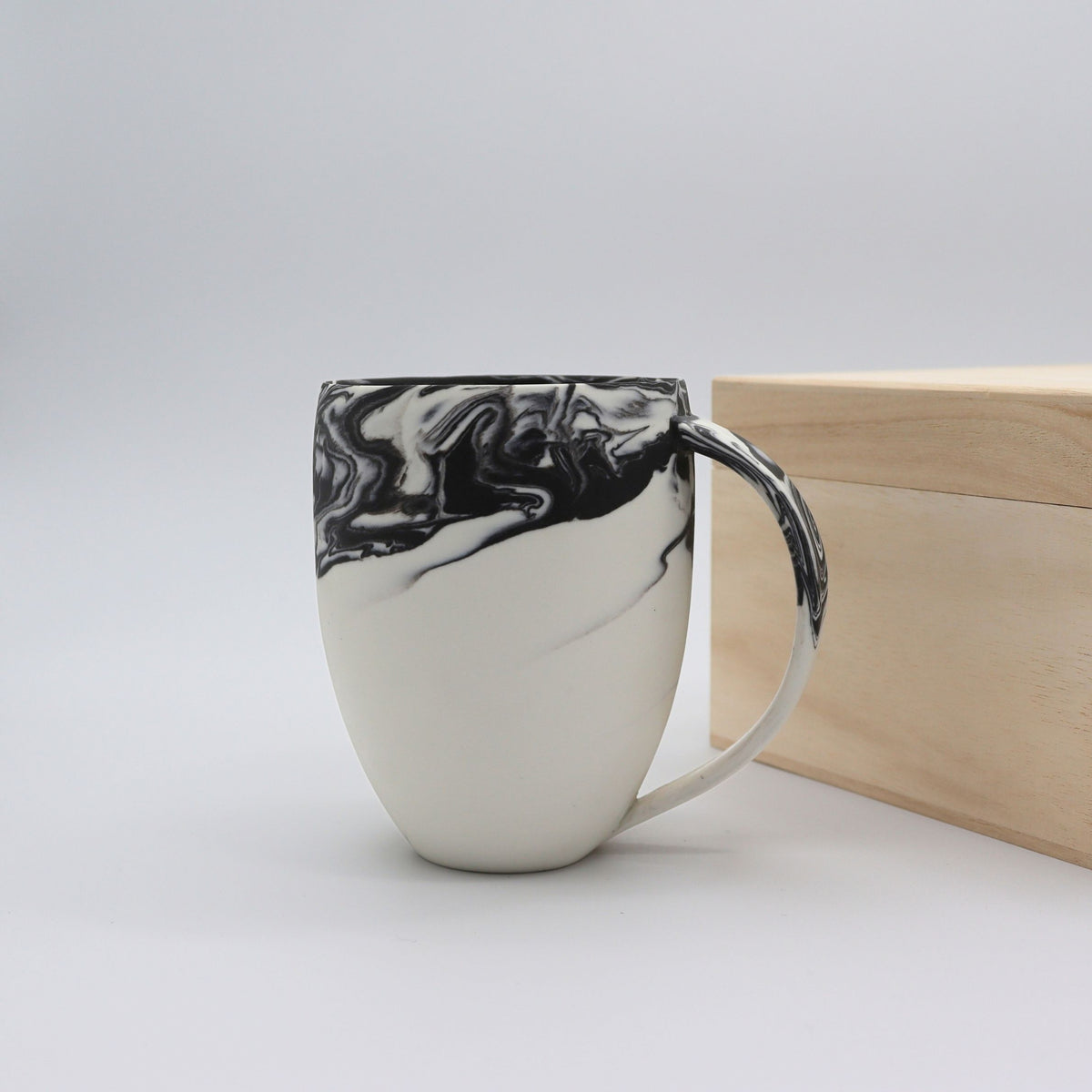 Shinro Yamamoto: Marble Porcelain Mug Cup (White) yunomi.life