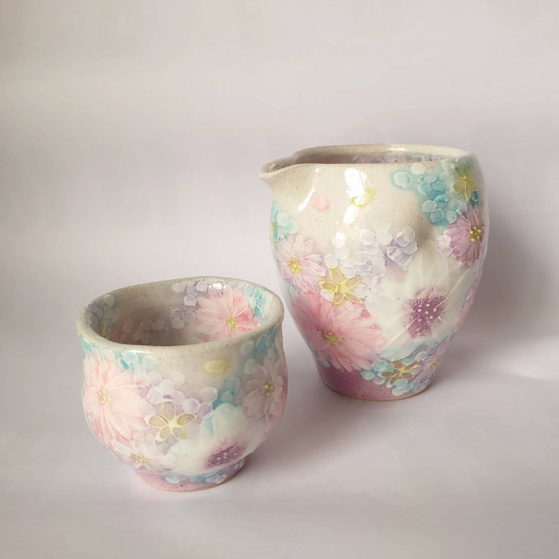 Yuzuriha Studio: Handmade Sake serving set - Katakuchi pourer and Guinomi cup- Handwritten floral pattern