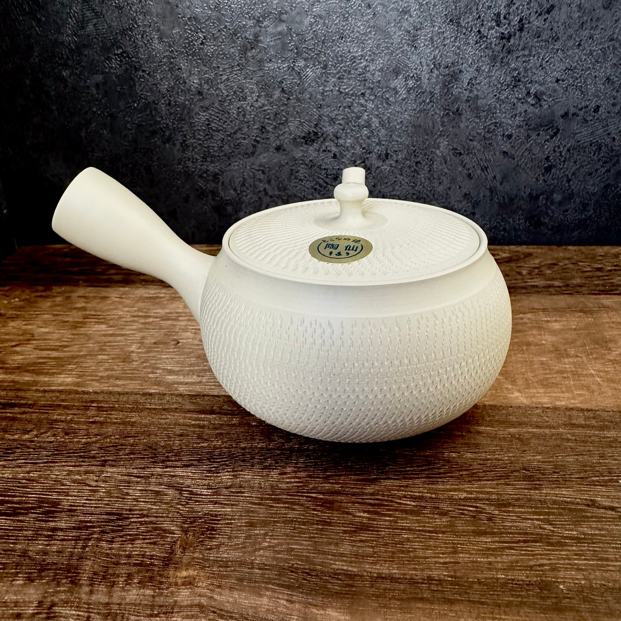 Yamaki ikai F252/F251x2: Set of Tokoname white Kyusu Tea Pot and 2 tea cups 常滑 陶仙ホワイト茶器揃