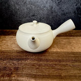 Yamaki ikai F252/F251x2: Set of Tokoname white Kyusu Tea Pot and 2 tea cups 常滑 陶仙ホワイト茶器揃