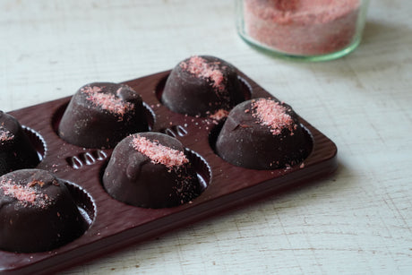 Chocolate truffles with pink sakura salt by yunomi.life 