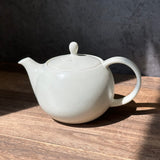 SALIU -YUI- Teapot (white)