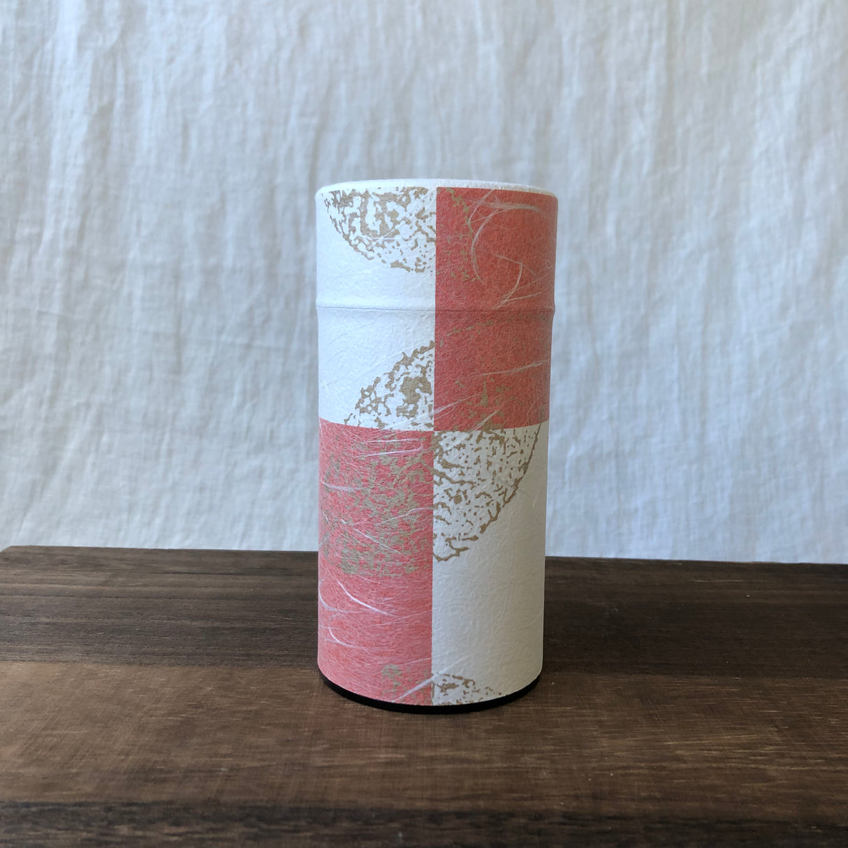 Okumura Seikan: Tea Can, Washi Paper - Gold leaf crimson　讃香　朱