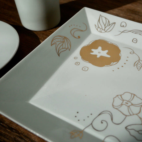 Kamigata Ryugi: Haiku Series Plate Set, Gold - Yunomi.life