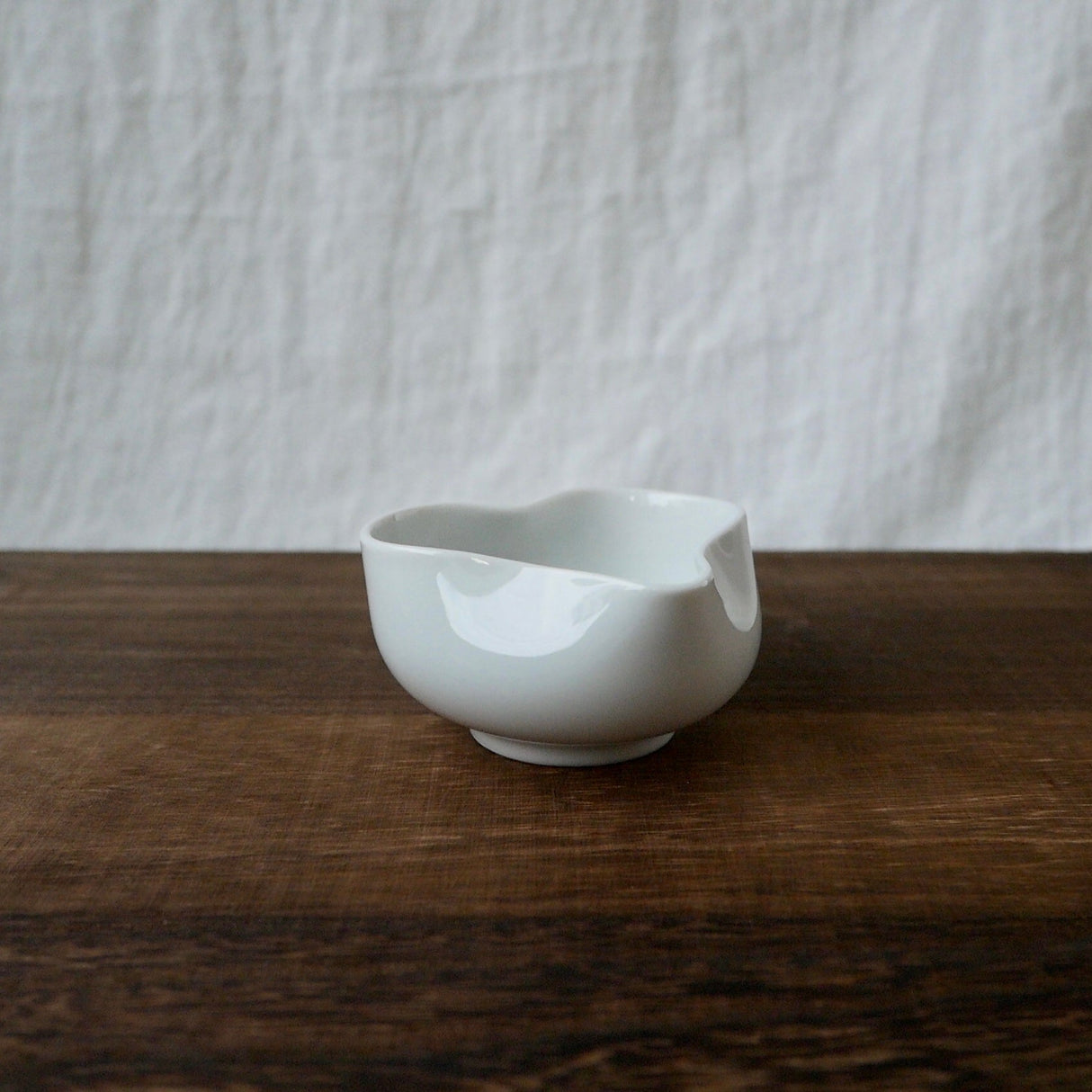 Yamatane: Tea Professional's White Porcelain Cooling Bowl, Yuzamashi - Yunomi.life